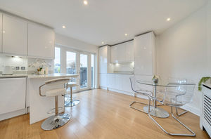 Kitchen diner angle 1- click for photo gallery